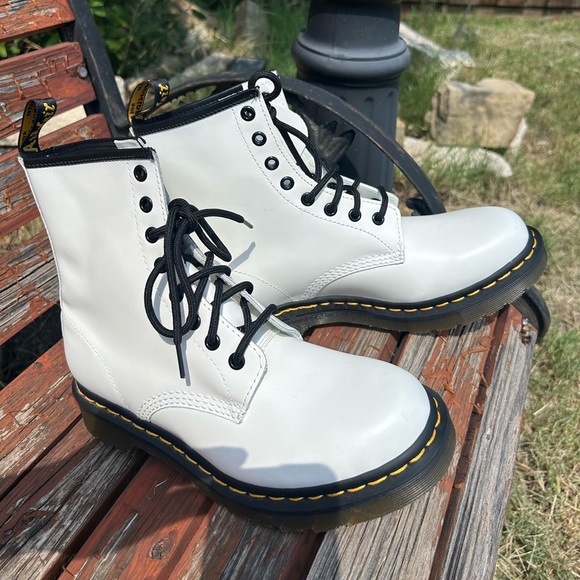 Dr. Martens White Leather Lace-Up 1460W Boots. Combat 8eye boots. NWOB Sz-8L. O - Picture 3 of 16